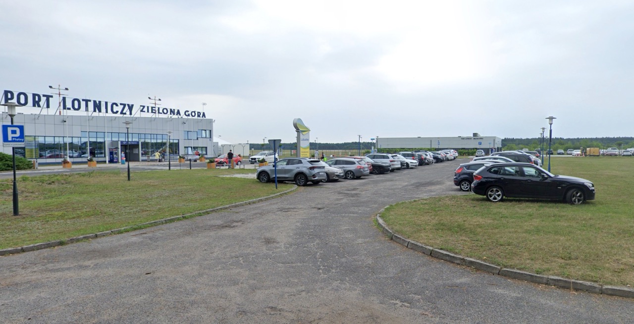 Zdjęcie parkingu Oficjalny parking przy lotnisku Zielona Góra | Babimost Zdjęcie Oficjalny parking przy lotnisku Zielona Góra | Babimost